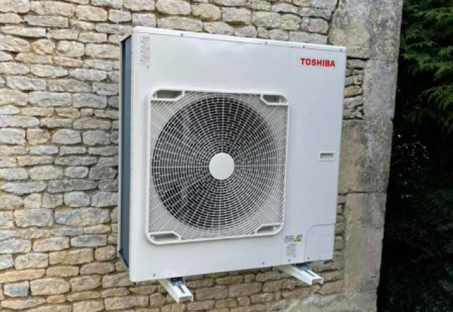 Installation pompe a chaleur Toshiba estia - Condé sur Ifs