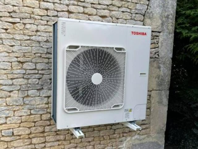 Installation pompe a chaleur Toshiba estia - Condé sur Ifs