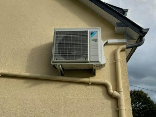 Pompe à chaleur DAIKIN ALTHERMA - à St Georges de Rouelley dans l'Orne 